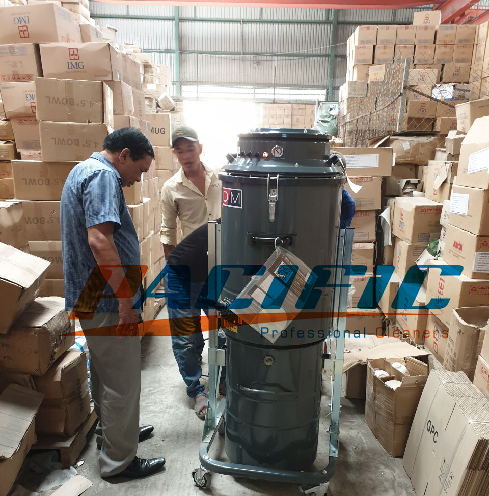 Máy hút bụi công nghiệp dùng hút bụi cho nhà kho chứa hàng hoá