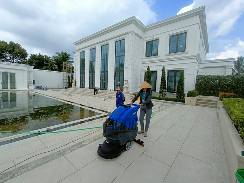 Máy lau sàn công nghiệp Grammy dùng vệ sinh làm sạch villa, biệt thự sân vườn, resort,...